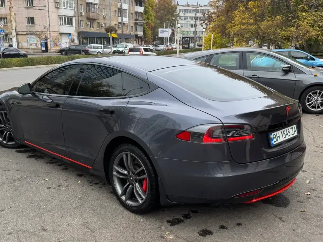 Tesla Model S - фото 4