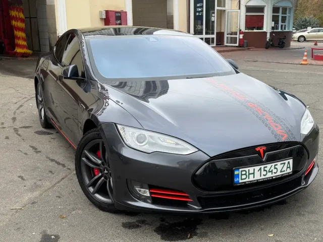 Tesla Model S - фото 1