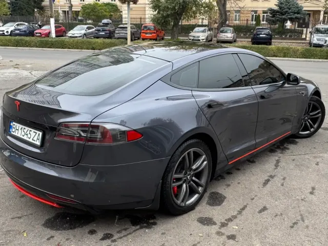 Tesla Model S - фото 3