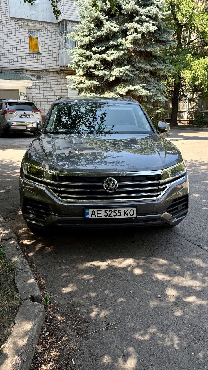 Volkswagen Touareg - фото 1