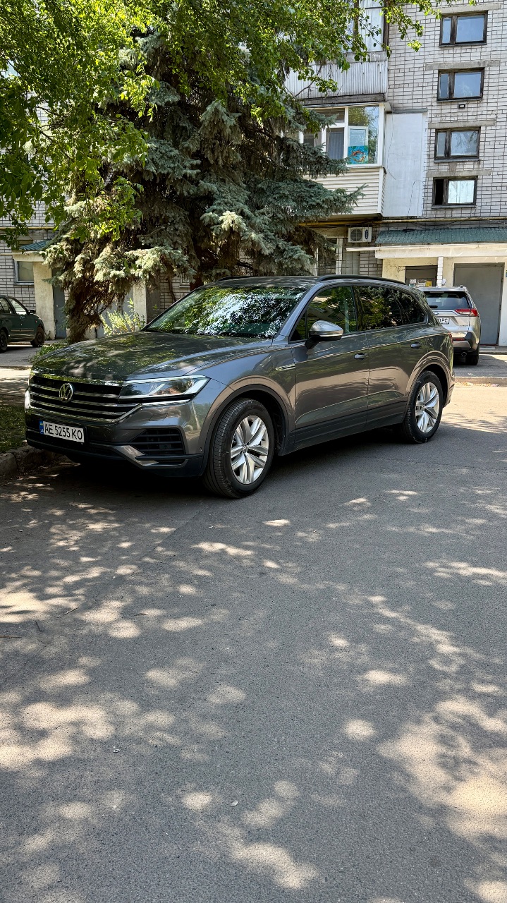 Volkswagen Touareg - фото 2
