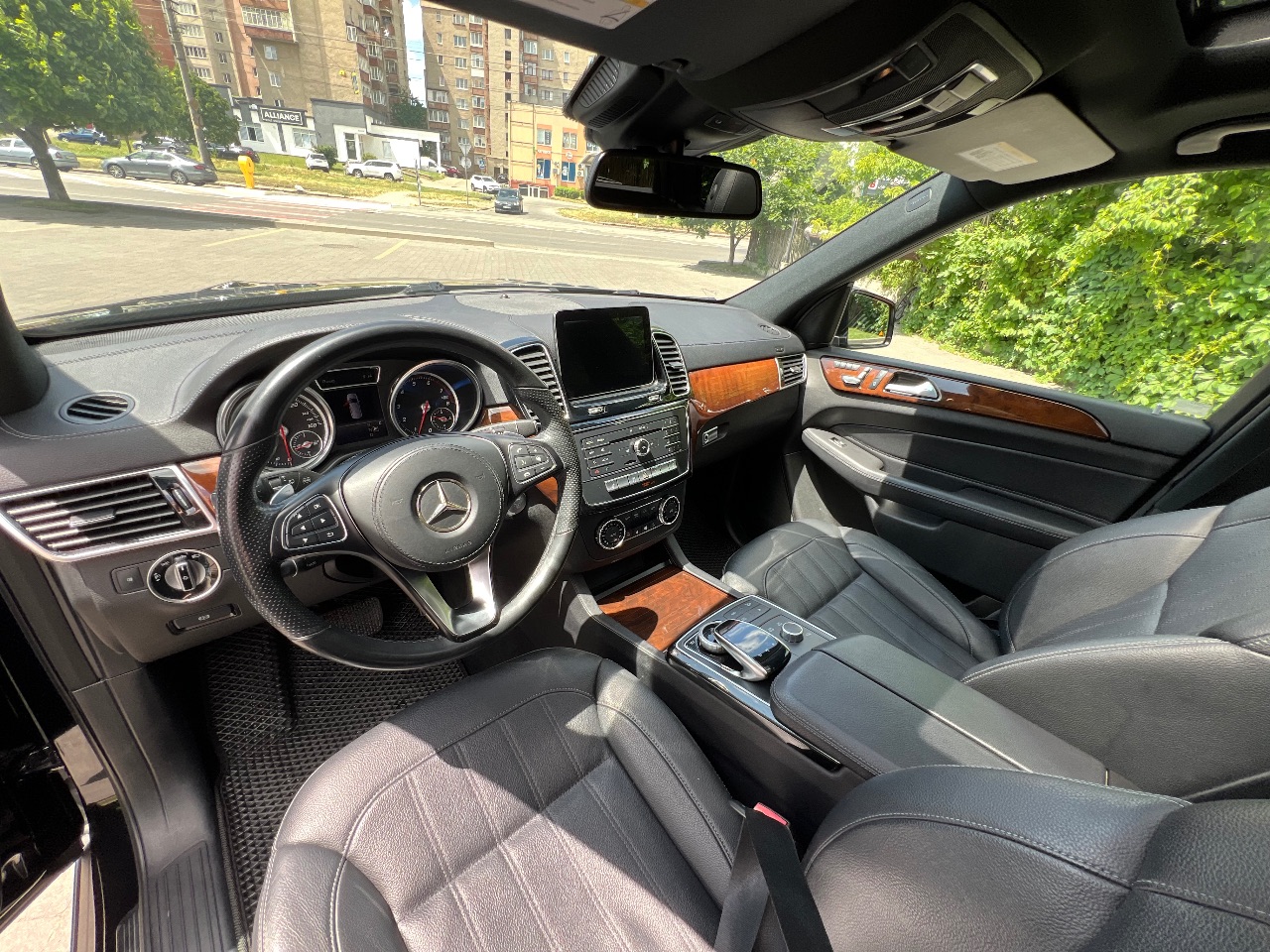 Mercedes-Benz GLS - фото 4