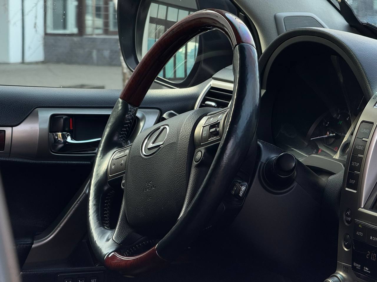 Lexus GX - фото 11