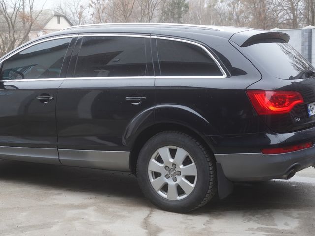 Audi Q7 - фото 4