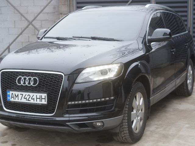 Audi Q7 - фото 1