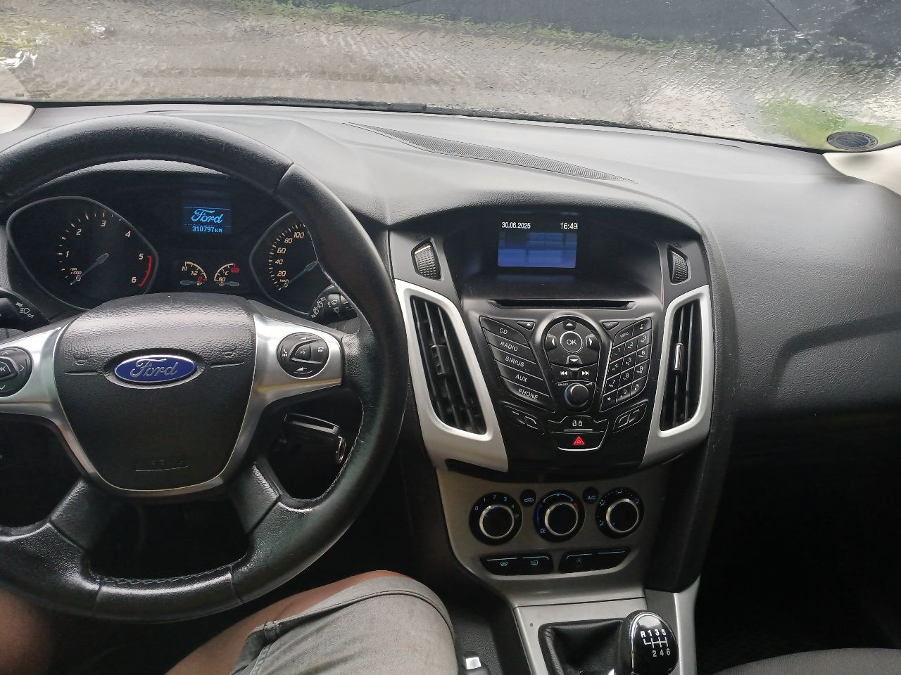 Ford Focus - фото 8