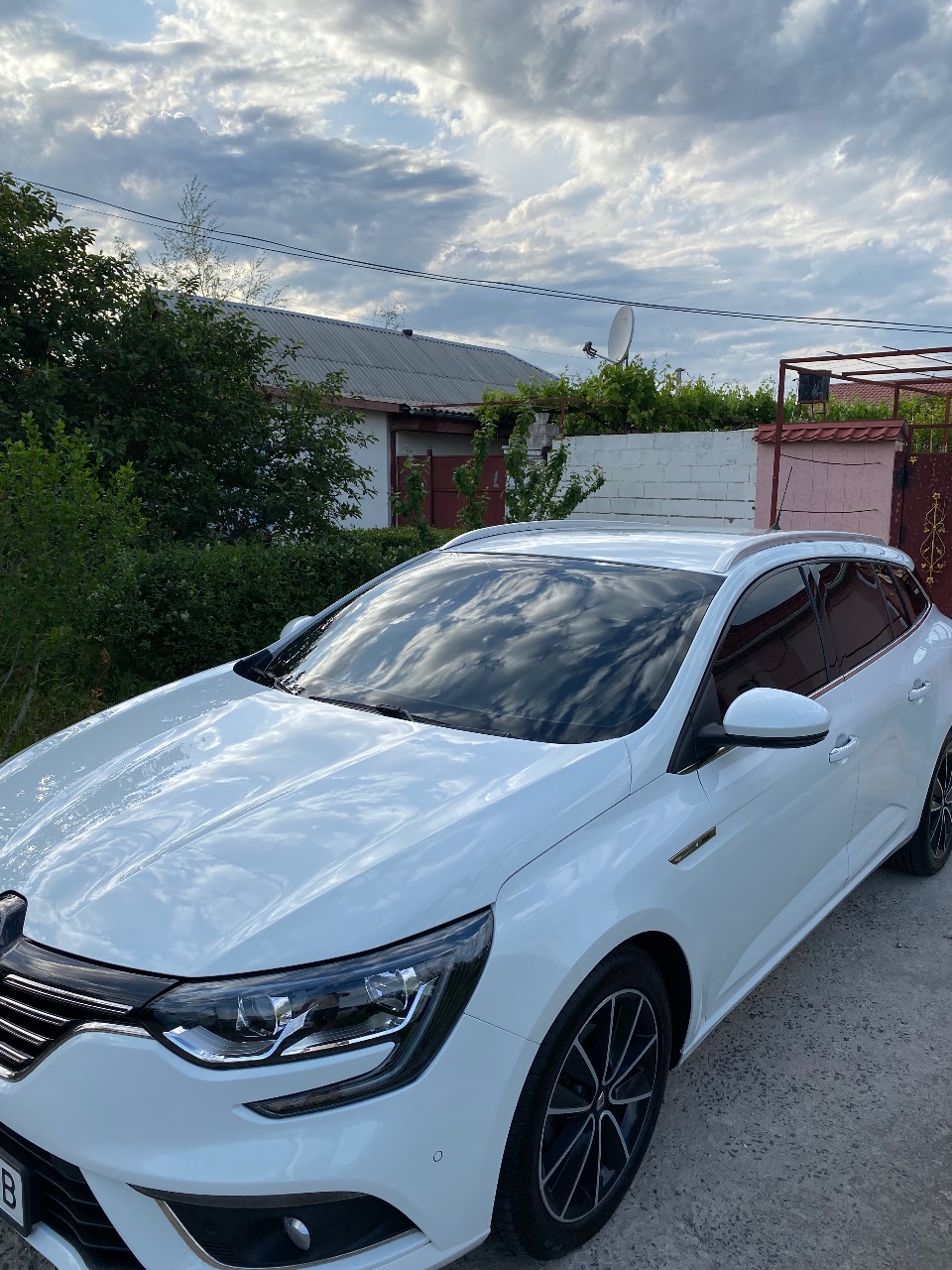 Renault Megane - фото 1