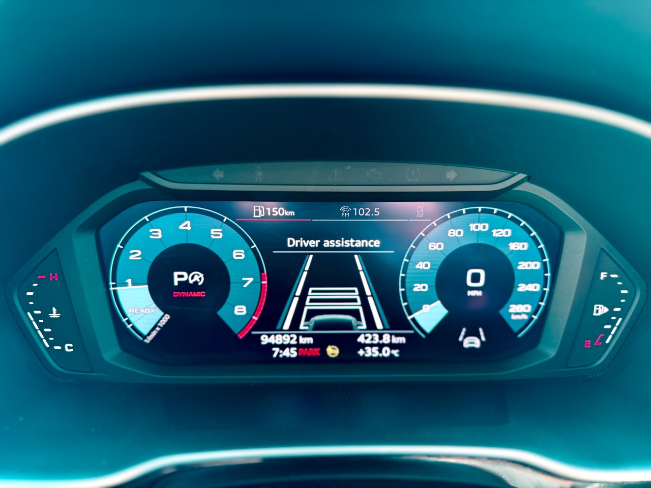 Audi Q3 - фото 16