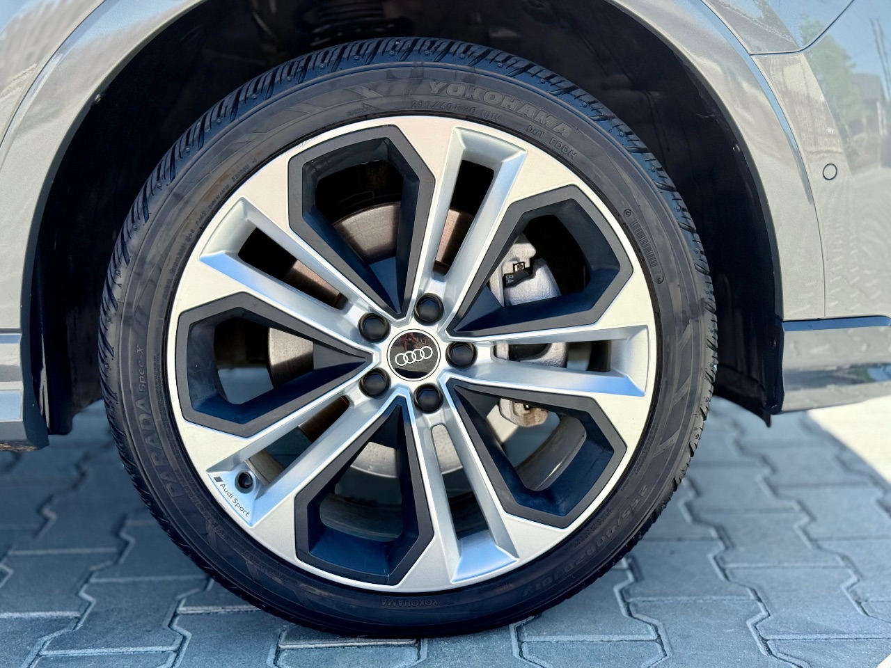 Audi Q3 - фото 12