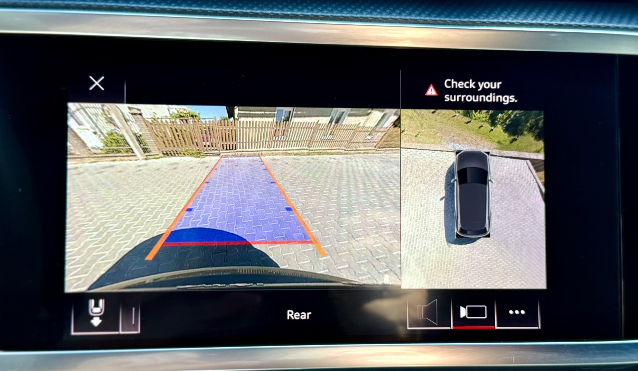 Audi Q3 - фото 17