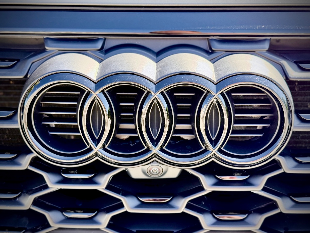 Audi Q3 - фото 10