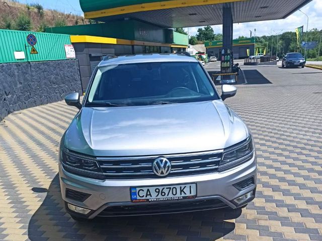 Volkswagen Tiguan - фото 4