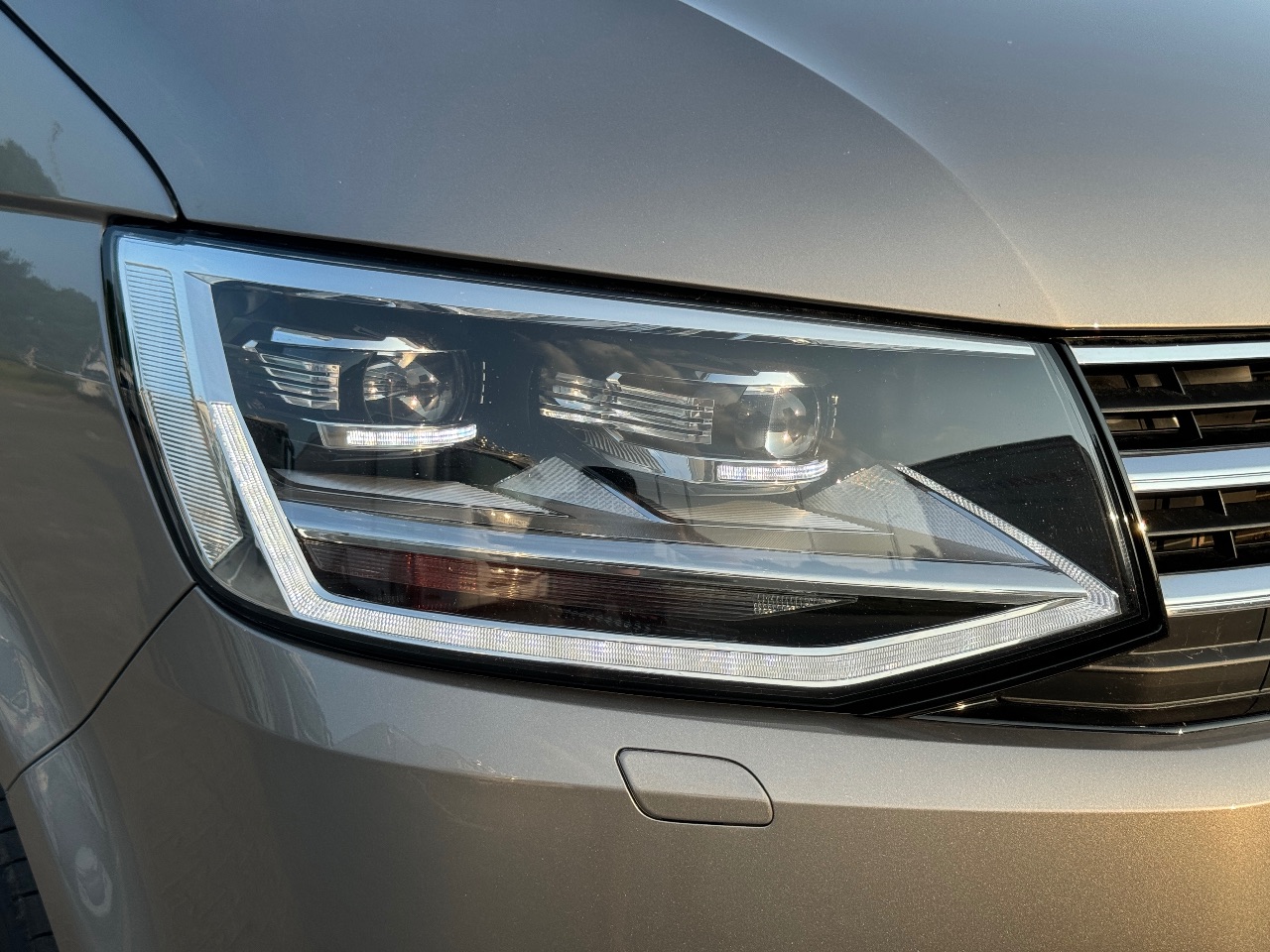 Volkswagen Multivan - фото 3