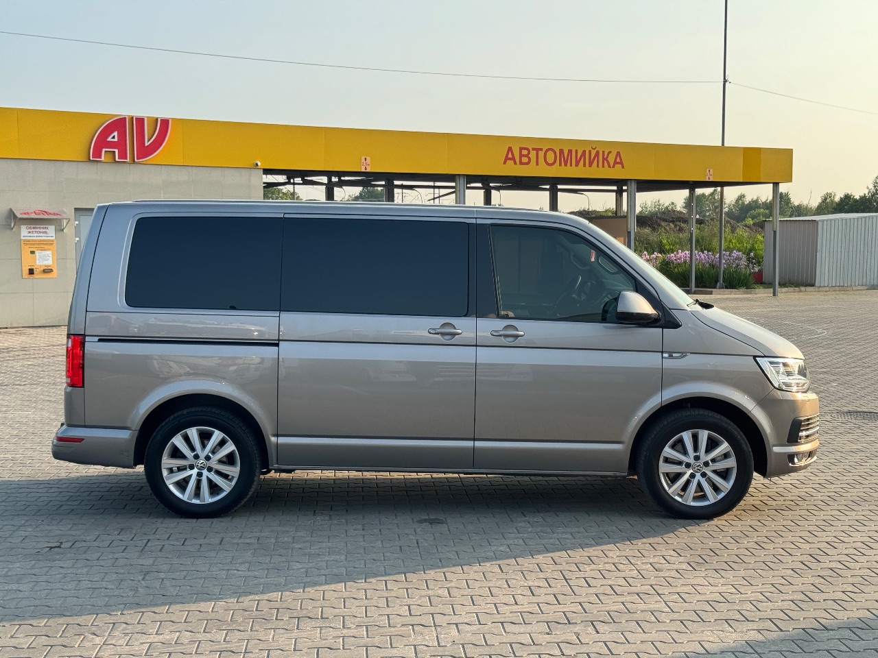 Volkswagen Multivan - фото 5