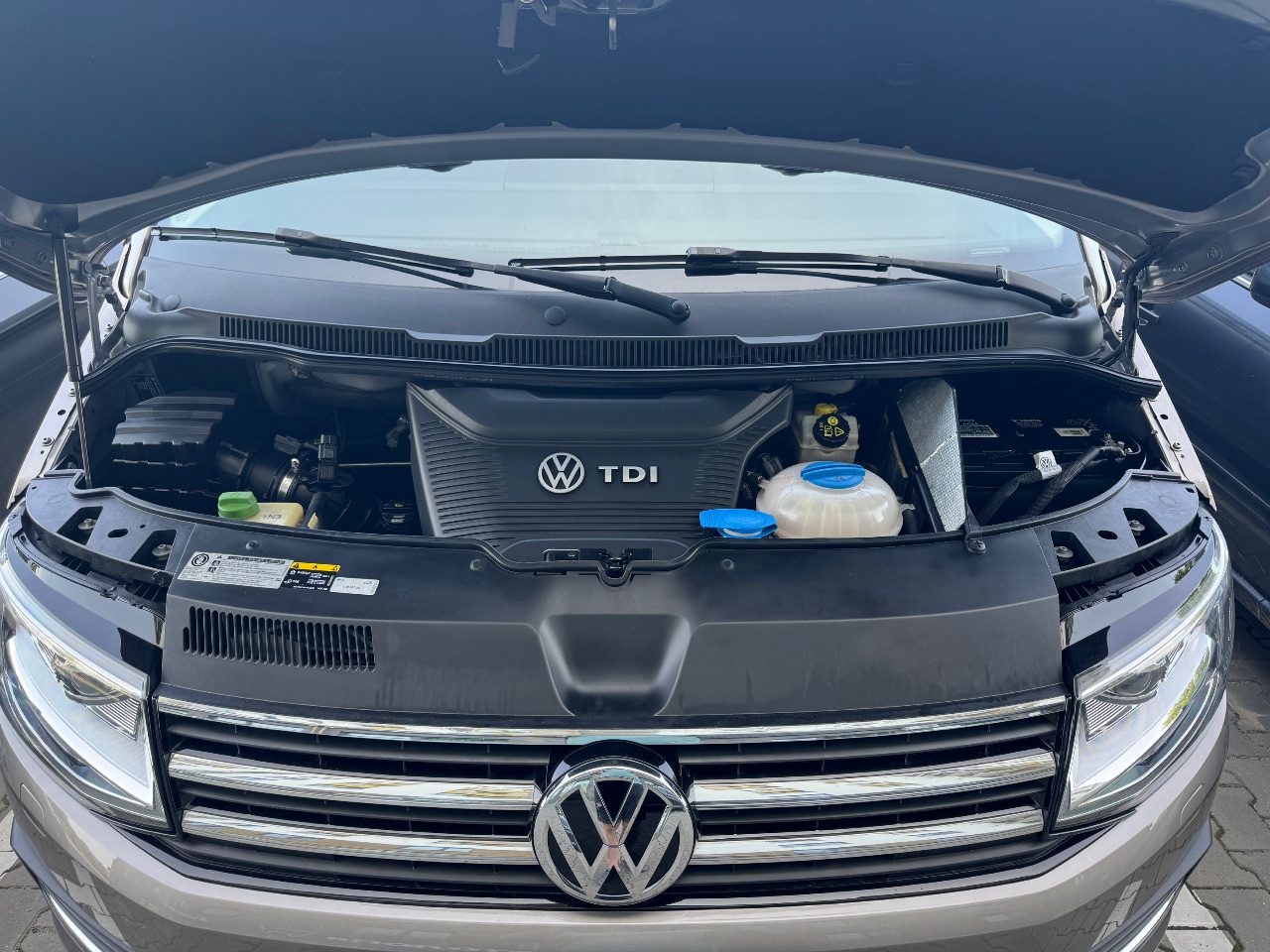 Volkswagen Multivan - фото 16