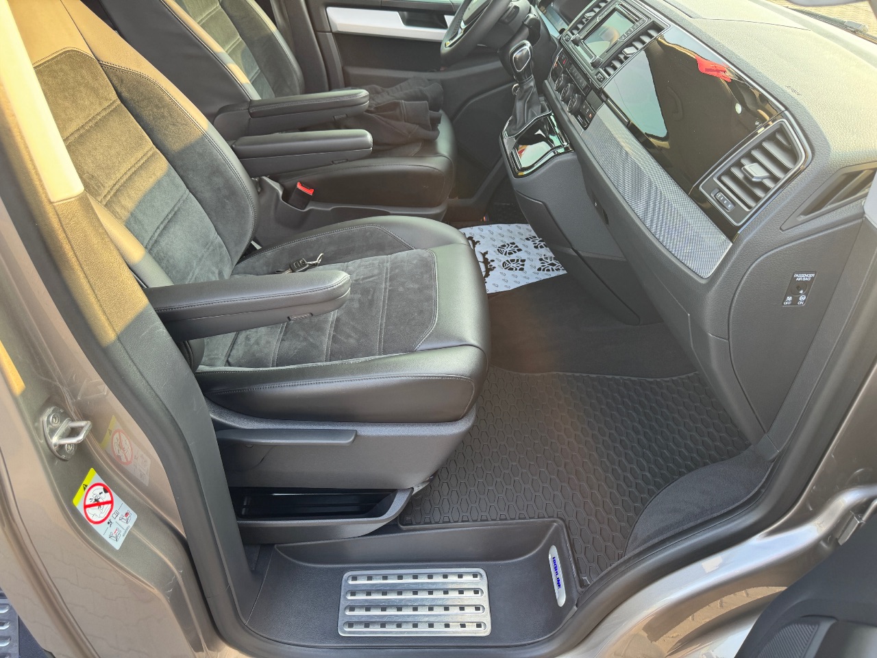 Volkswagen Multivan - фото 12