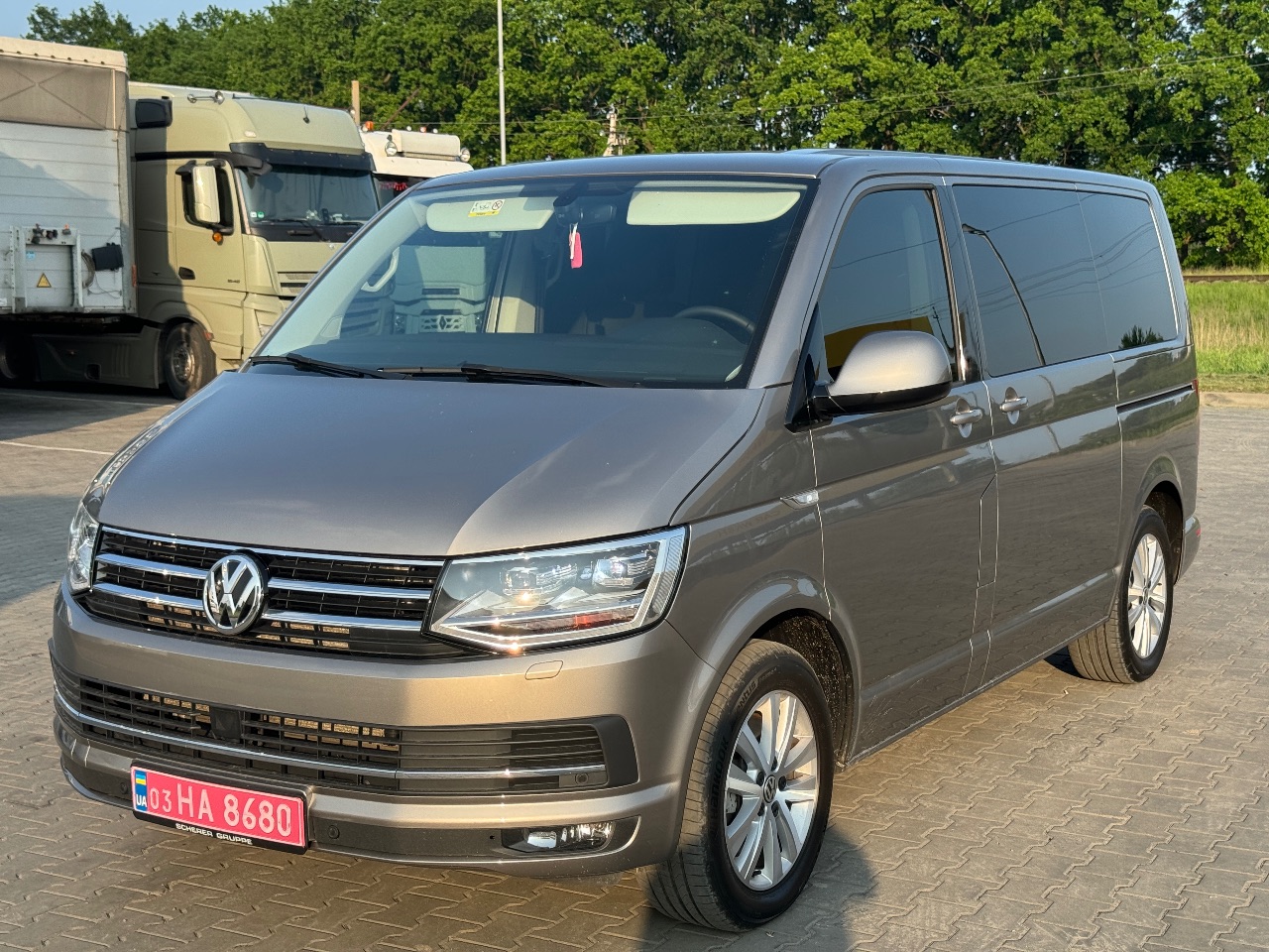 Volkswagen Multivan - фото 1