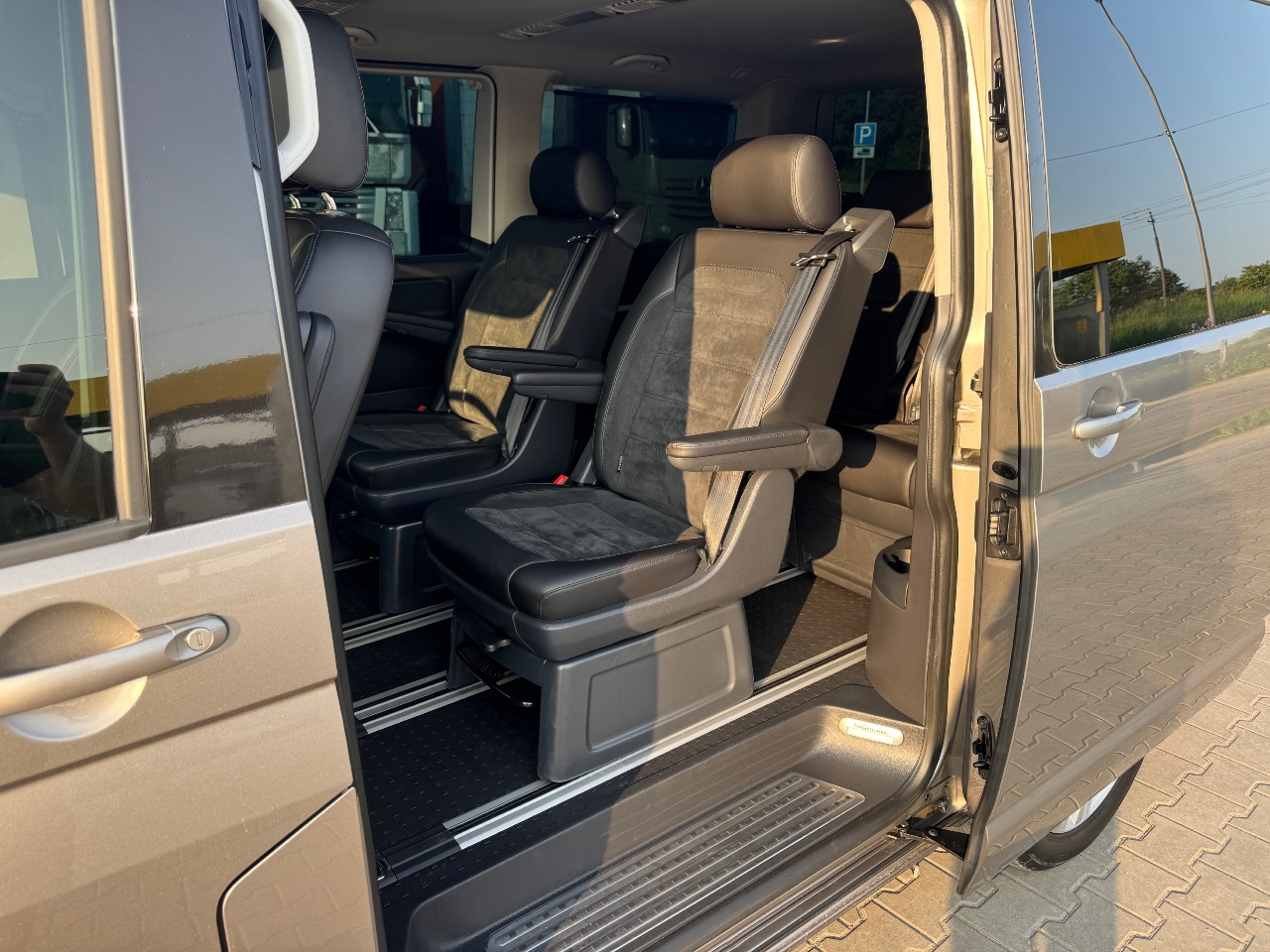 Volkswagen Multivan - фото 10