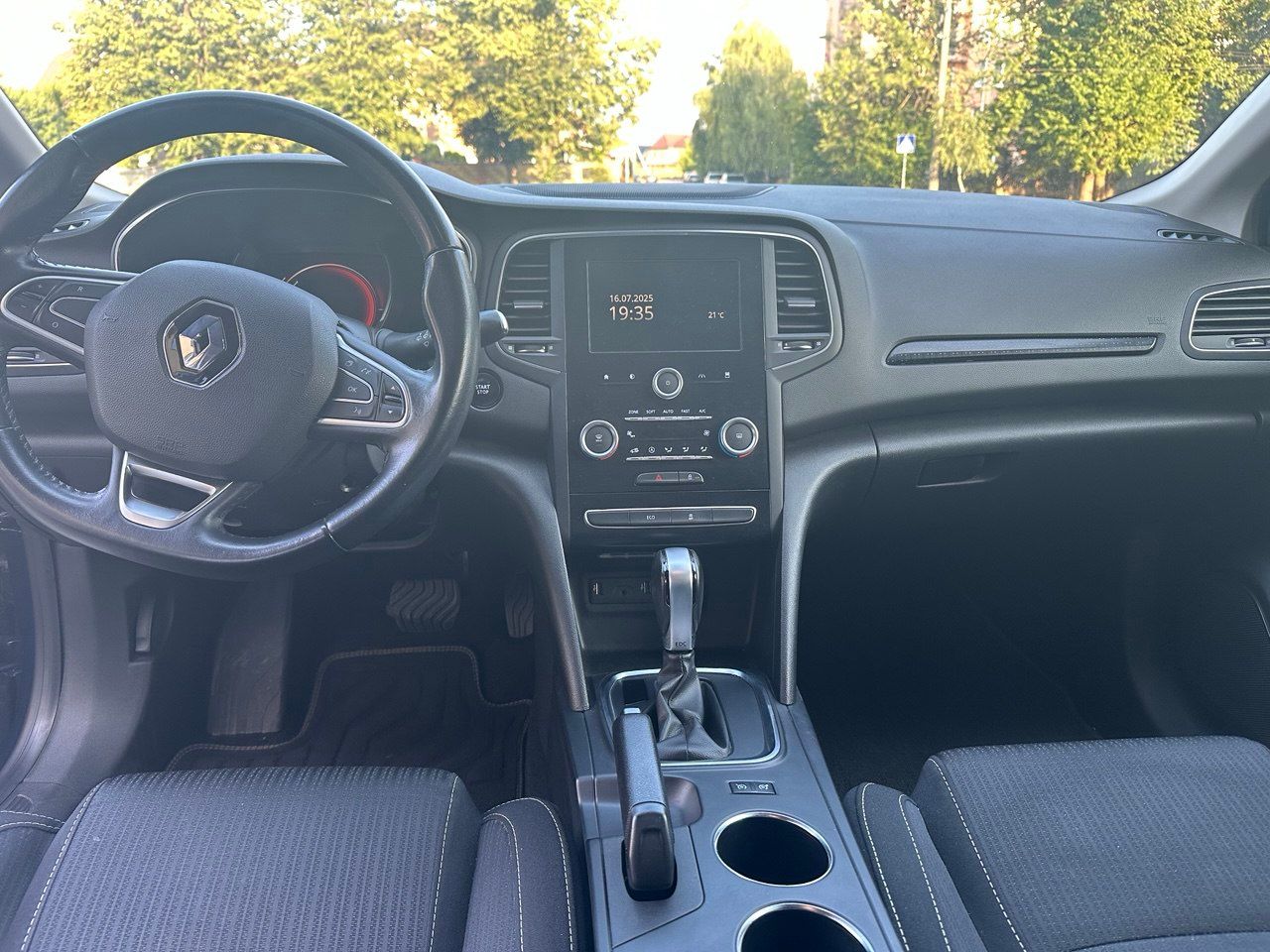 Renault Megane - фото 8