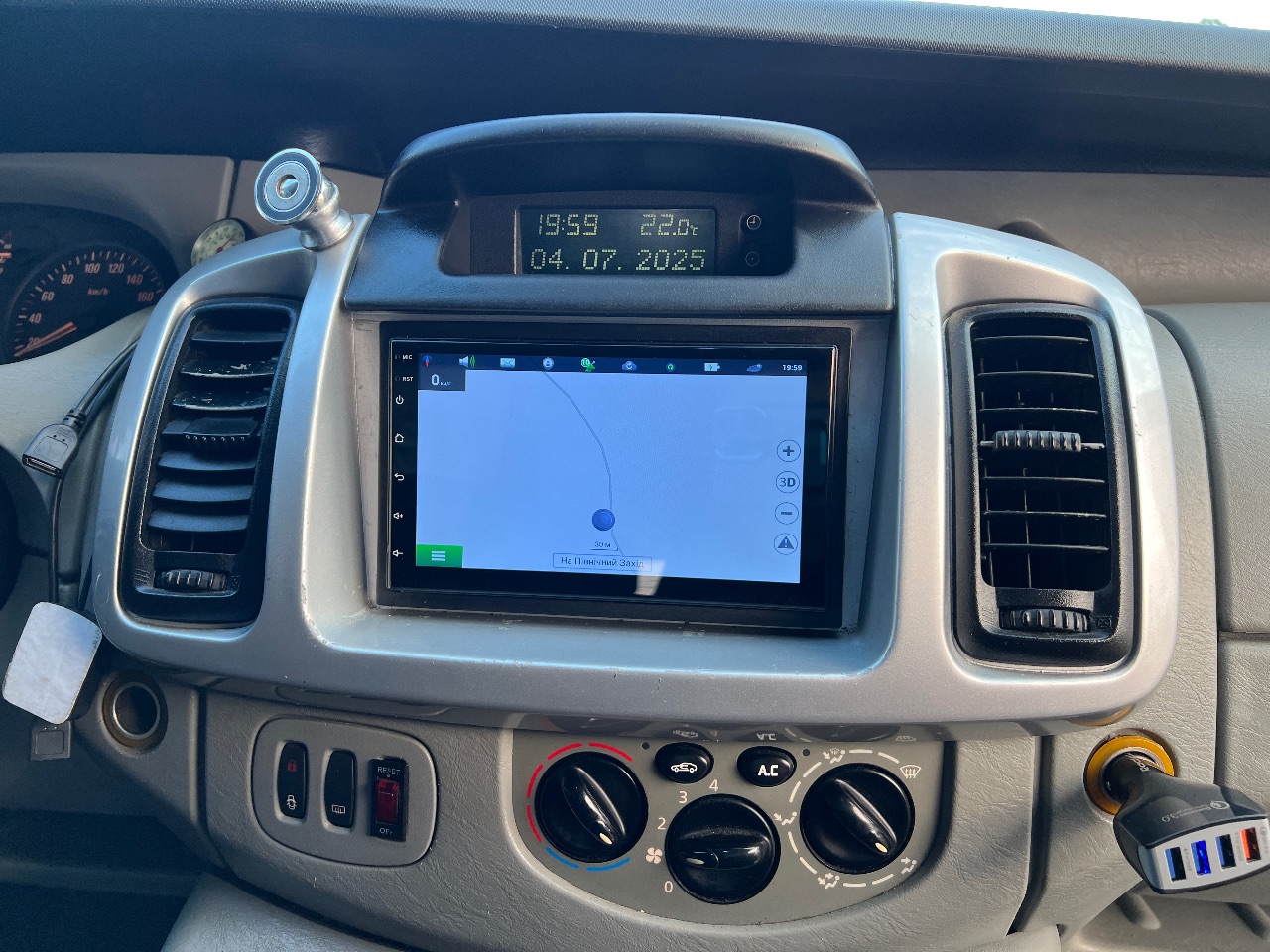 Opel Vivaro - фото 17