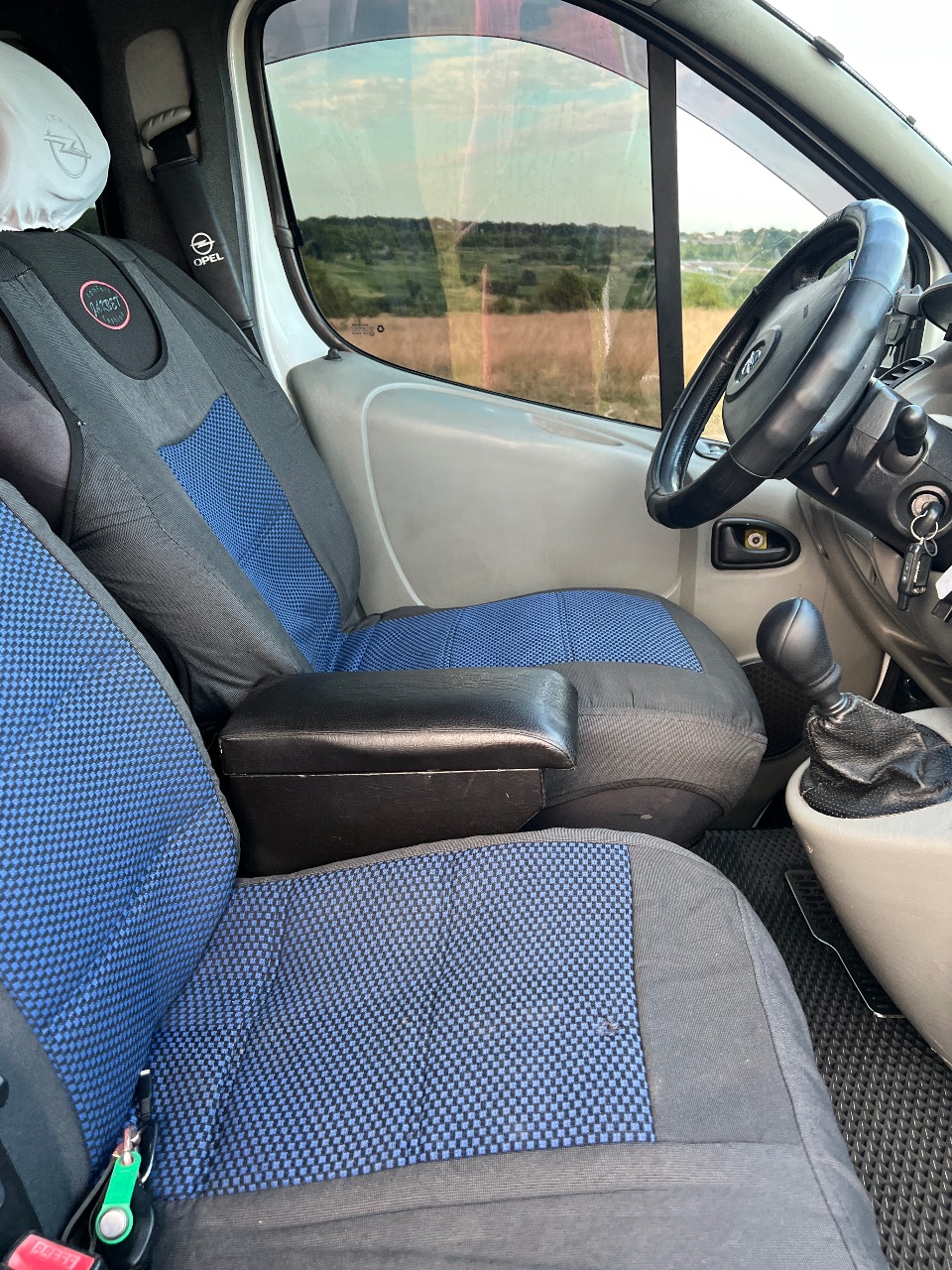 Opel Vivaro - фото 20