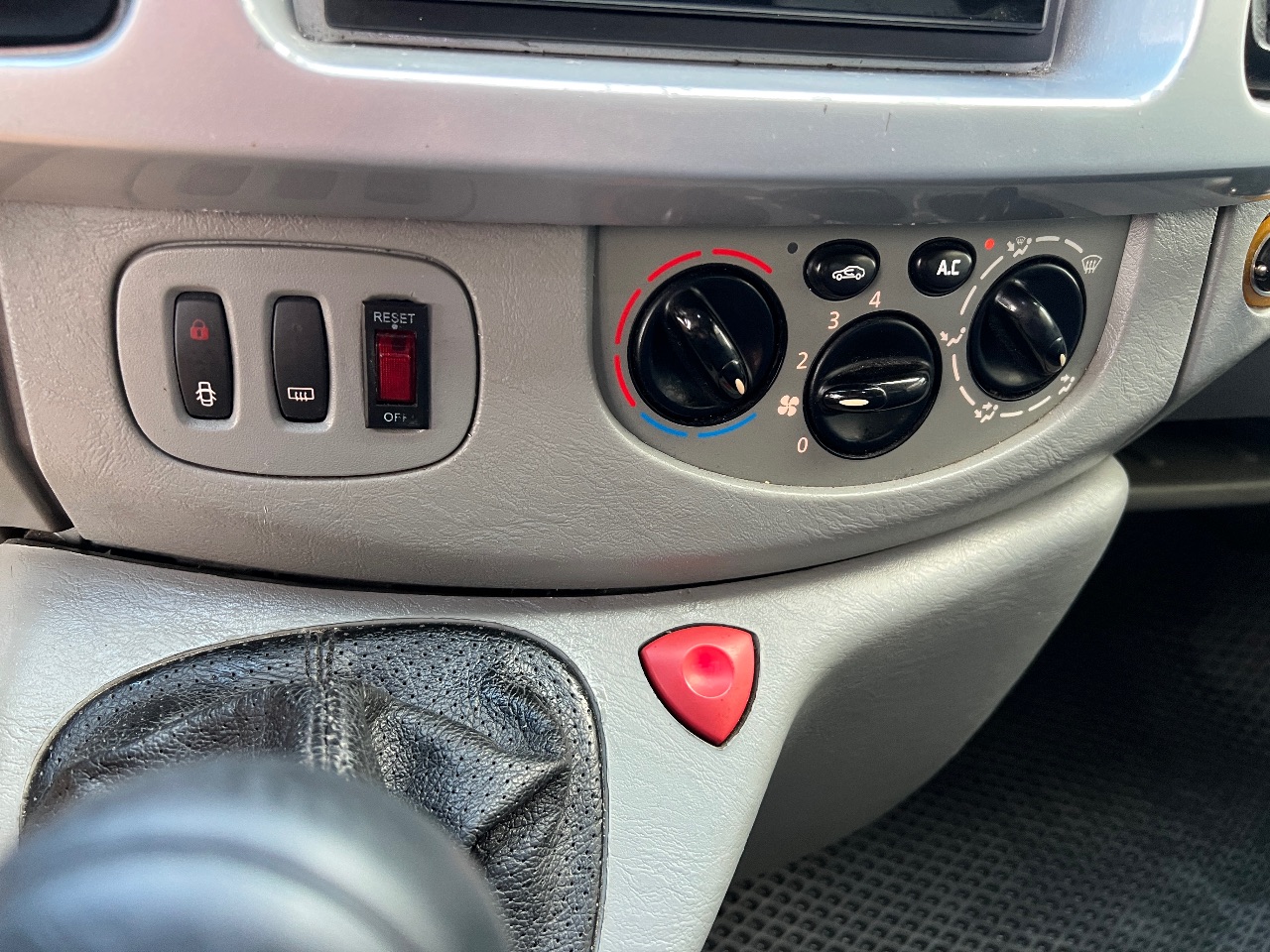 Opel Vivaro - фото 3