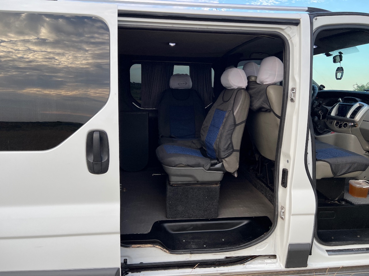 Opel Vivaro - фото 14