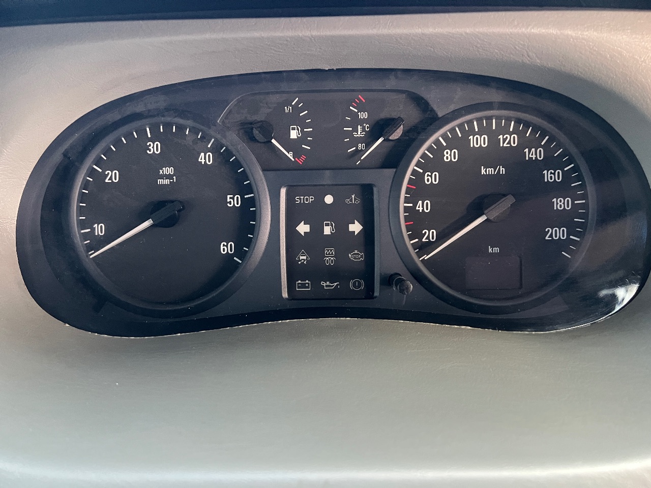 Opel Vivaro - фото 15