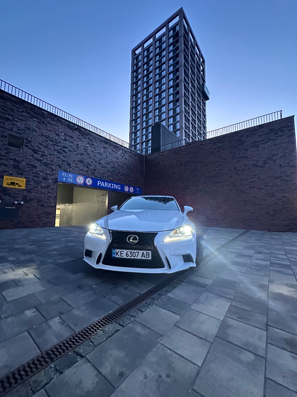 Lexus IS - фото 1