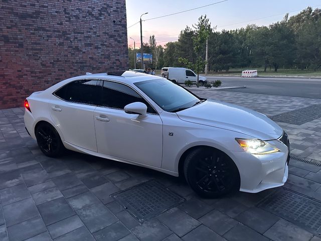 Lexus IS - фото 4