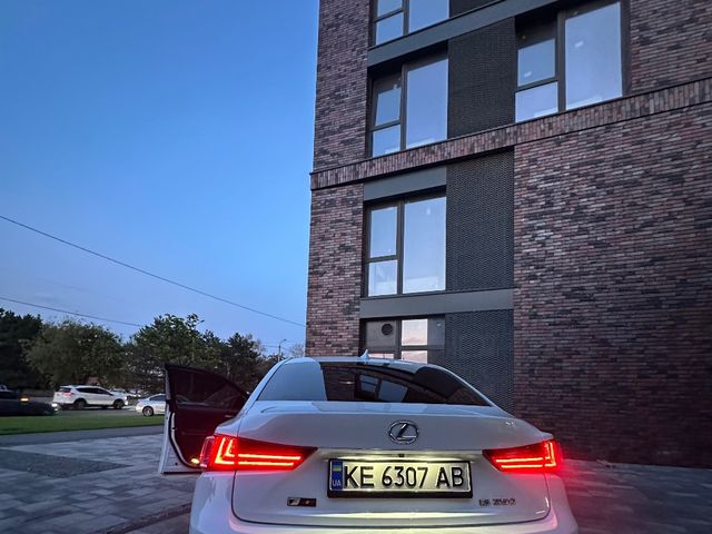 Lexus IS - фото 2