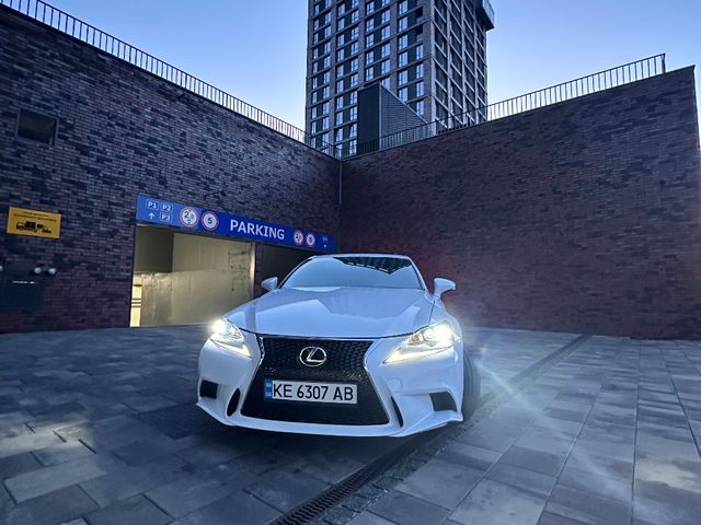 Lexus IS - фото 1