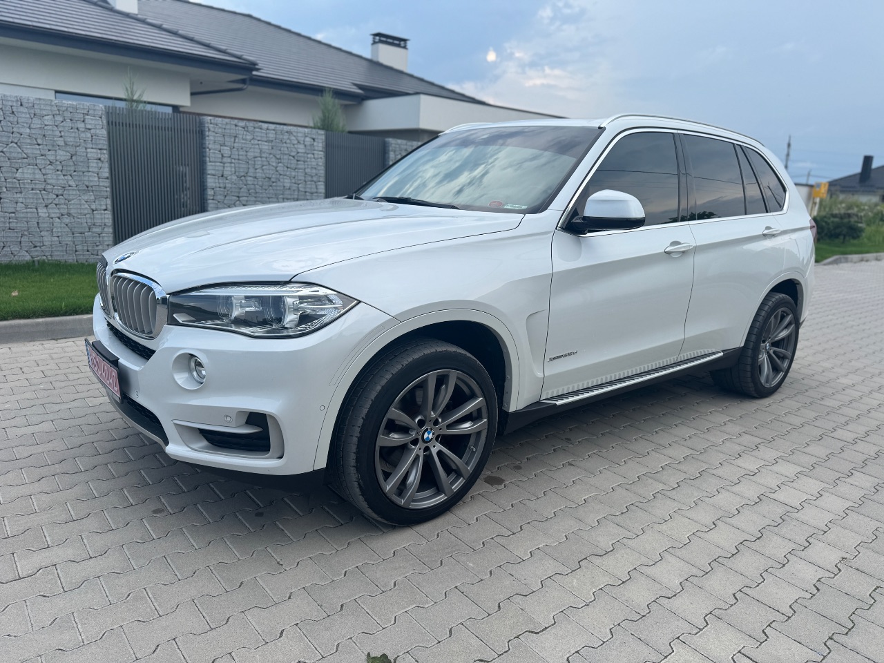 BMW X5 - фото 1