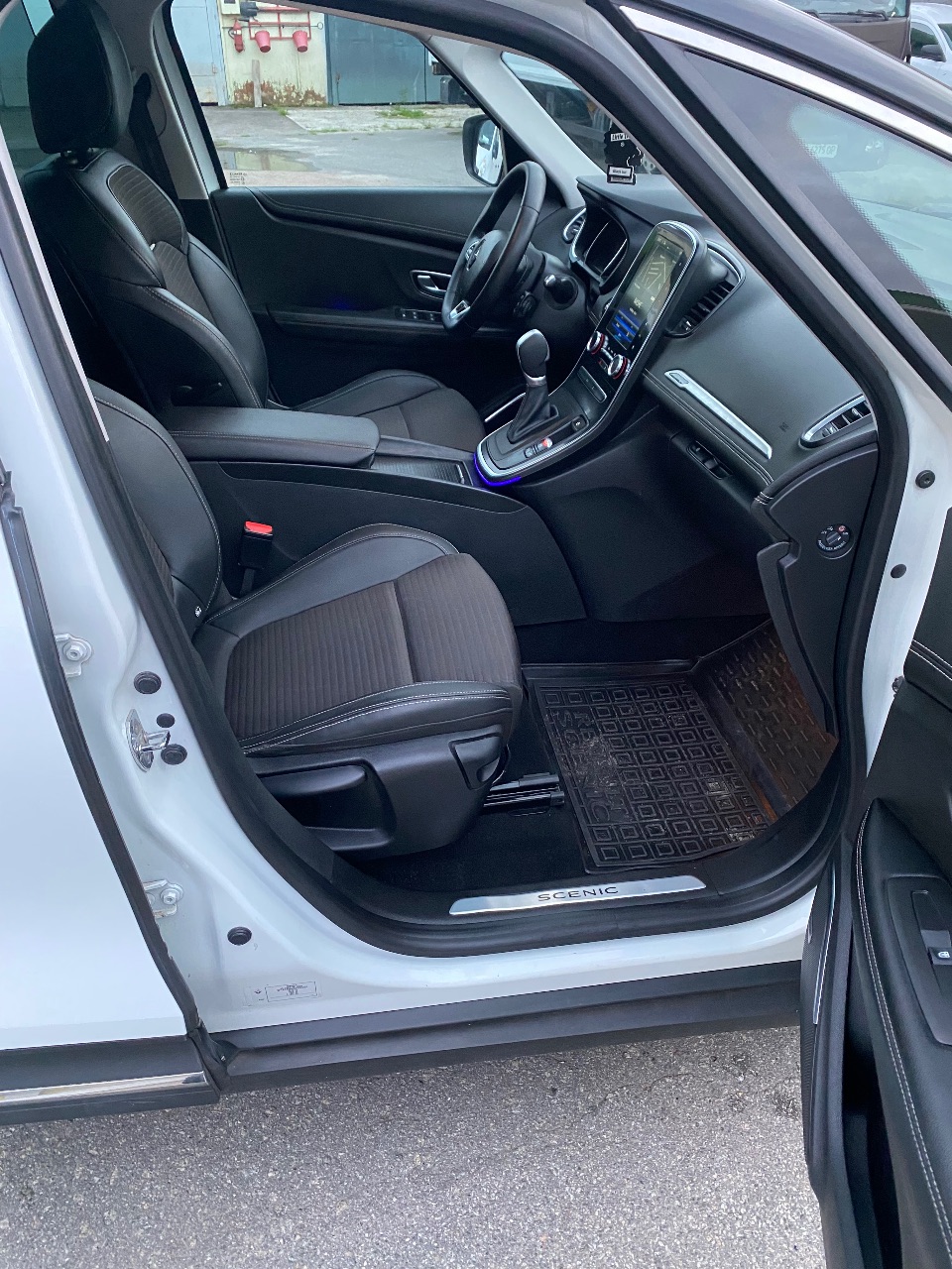 Renault Scenic - фото 7