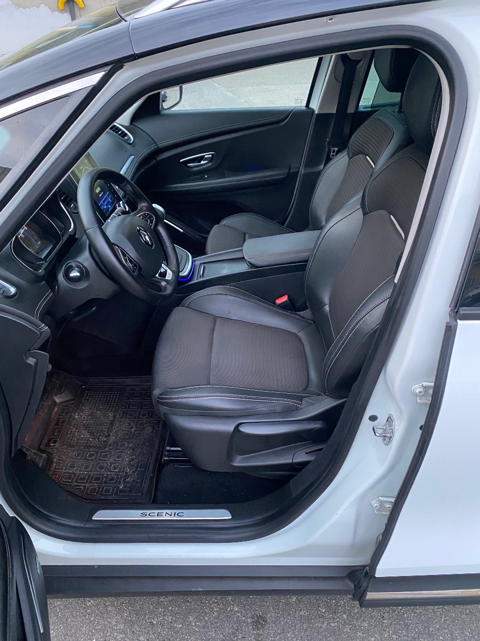 Renault Scenic - фото 6