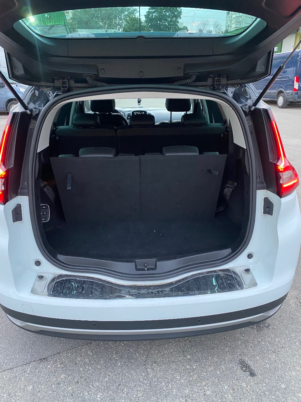 Renault Scenic - фото 10