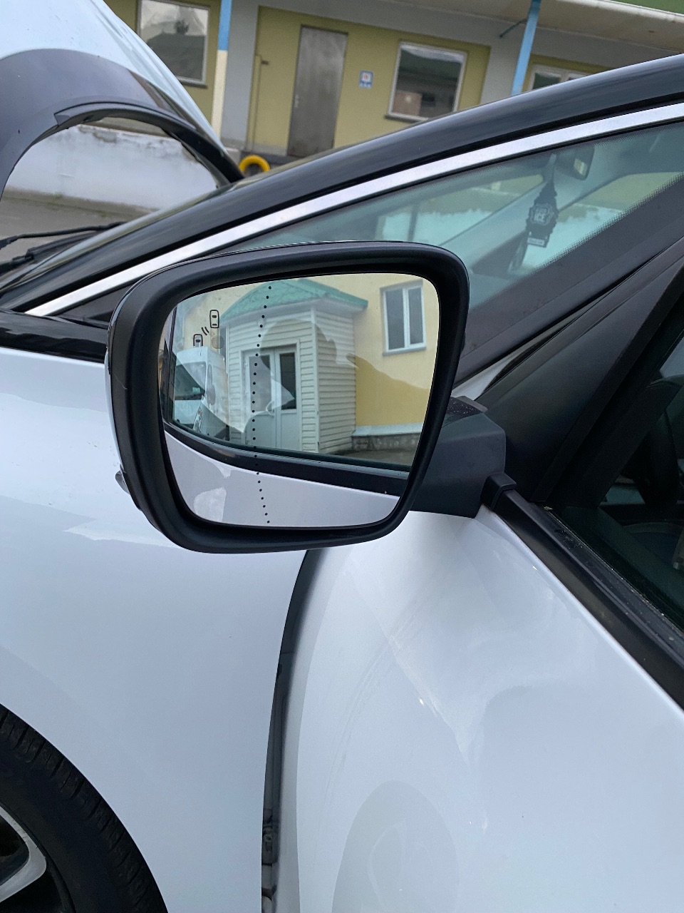 Renault Scenic - фото 17