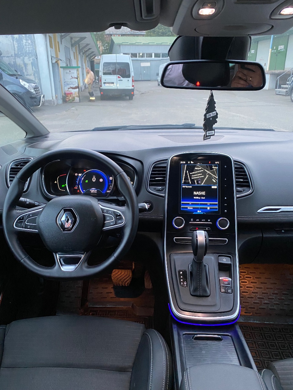 Renault Scenic - фото 21