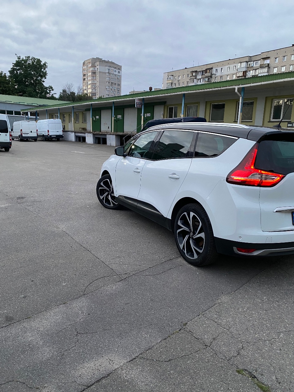 Renault Scenic - фото 4