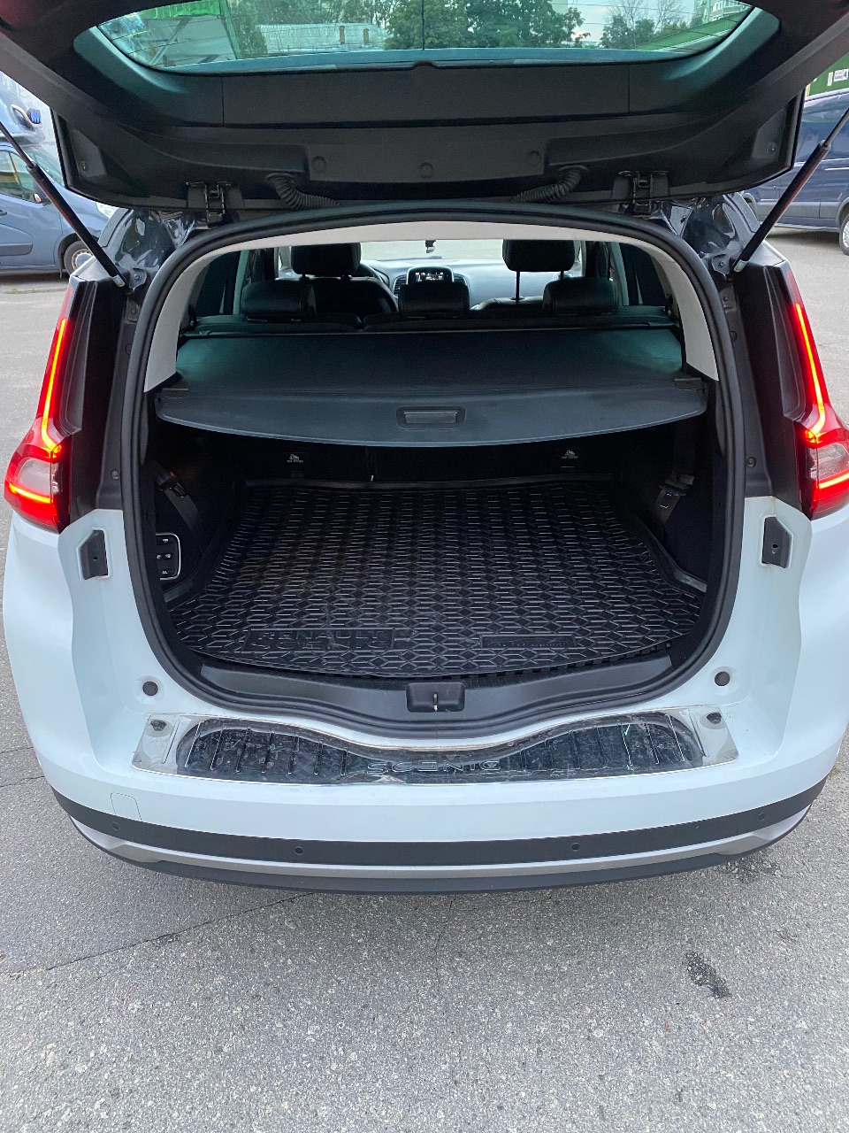 Renault Scenic - фото 12