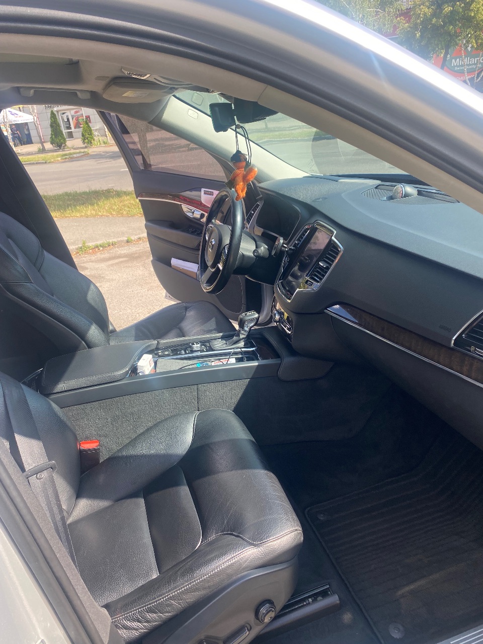 Volvo XC90 - фото 8