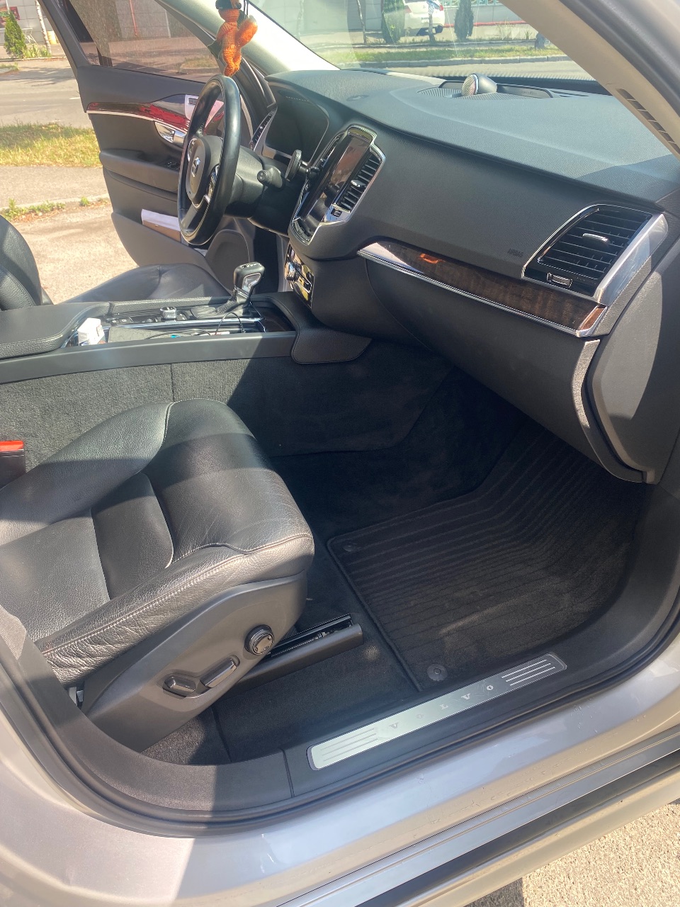 Volvo XC90 - фото 9