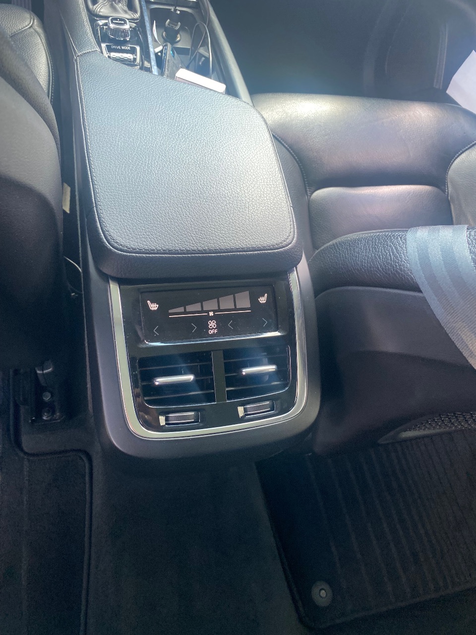 Volvo XC90 - фото 16