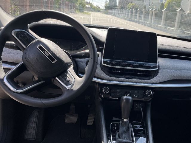 Jeep Compass - фото 2