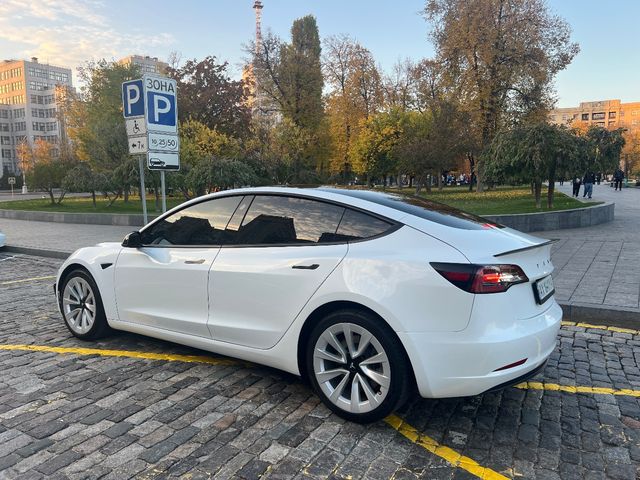 Tesla Model 3 - фото 2