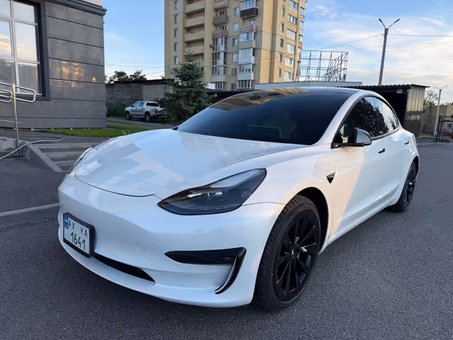 Tesla Model 3 - зображення 1