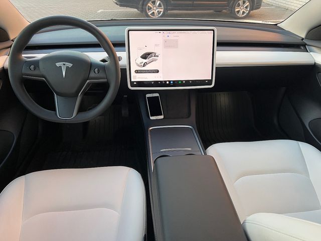 Tesla Model 3 - фото 4