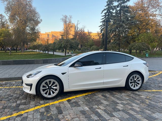 Tesla Model 3 - фото 3