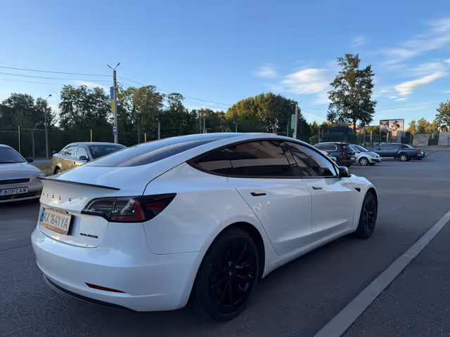 Tesla Model 3 - зображення 4