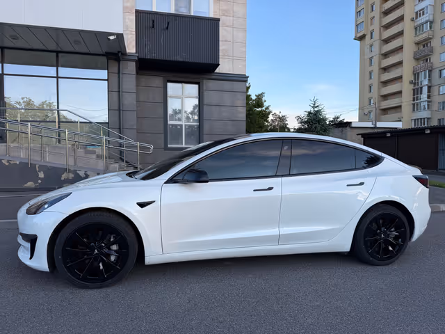 Tesla Model 3 - зображення 2